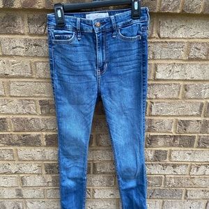 Hollister blue jeans🌎